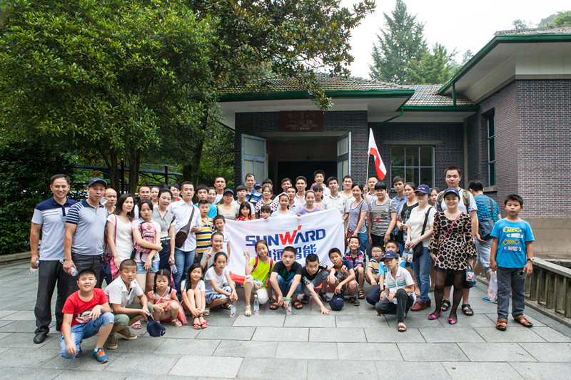 開(kāi)挖機(jī)，坐游艇、飛機(jī) 山河智能開(kāi)展員工家屬開(kāi)放日活動(dòng)