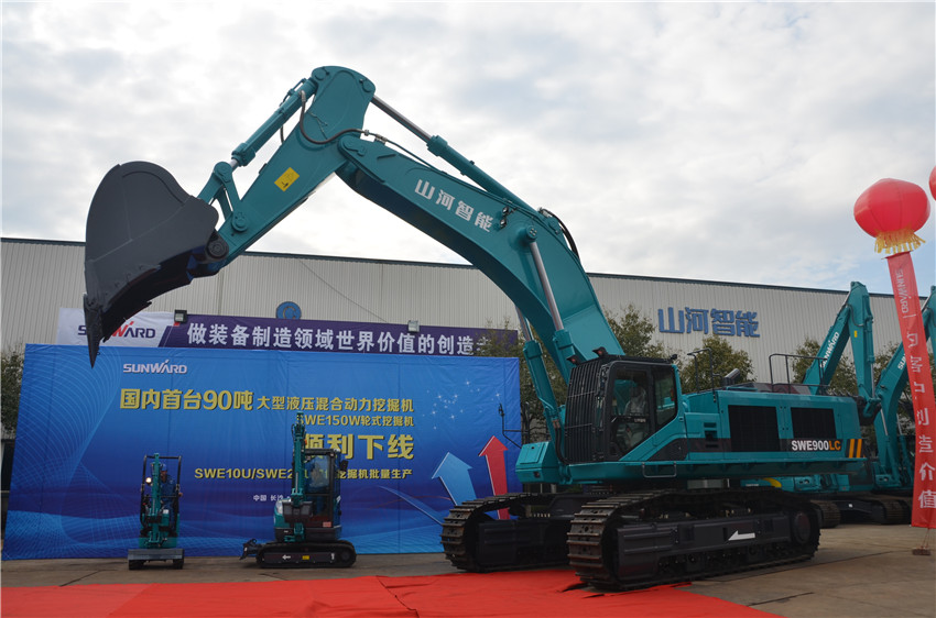 國內(nèi)首臺90噸級液壓混合動力挖掘機隆重下線