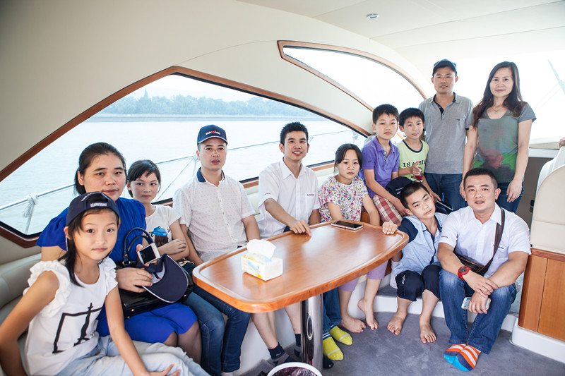 開(kāi)挖機(jī)，坐游艇、飛機(jī) 山河智能開(kāi)展員工家屬開(kāi)放日活動(dòng)