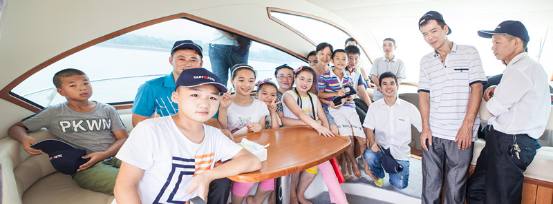 開(kāi)挖機(jī)，坐游艇、飛機(jī) 山河智能開(kāi)展員工家屬開(kāi)放日活動(dòng)