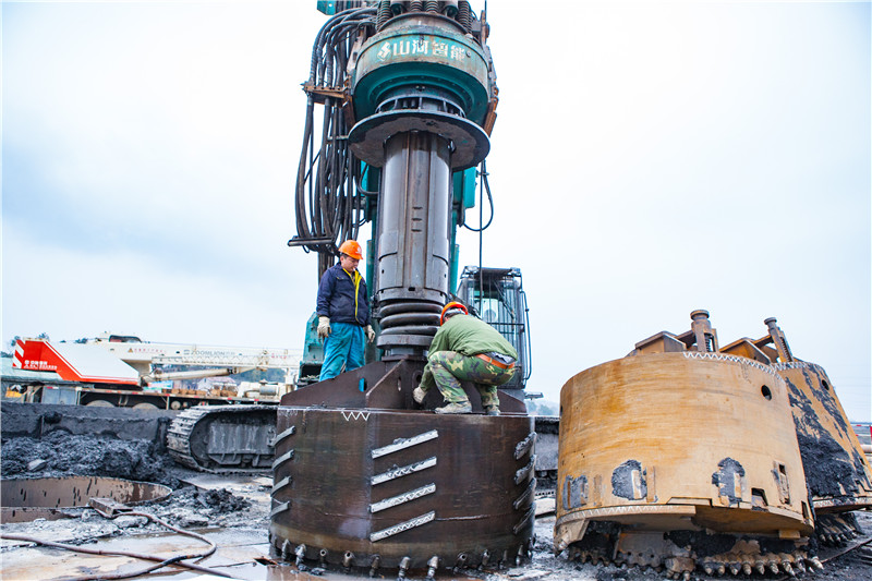 水下鉆孔80米，山河智能旋挖鉆機震撼施工場面