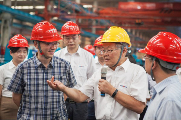 商務(wù)部合作司劉民強副司長一行調(diào)研山河智能