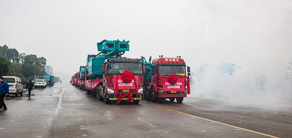 新年開門紅！山河智能5000萬裝備批量發(fā)車