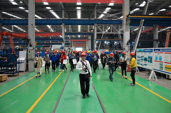 開(kāi)啟工程機(jī)械之都體驗(yàn)之旅，中外媒體觀摩團(tuán)到訪山河智能