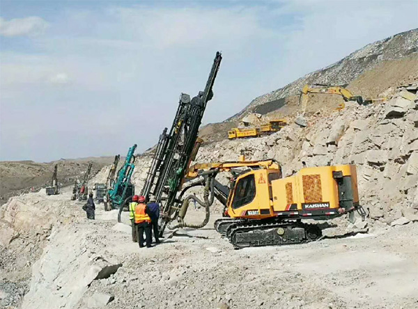 PK國(guó)際領(lǐng)先品牌，山河智能露天液壓鉆車再交完美答卷