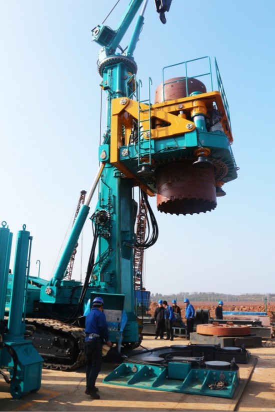 喜訊！山河智能SWRC170自行式全回轉(zhuǎn)全套管鉆機獲湖南省首臺(套)重大技術裝備產(chǎn)品獎勵！