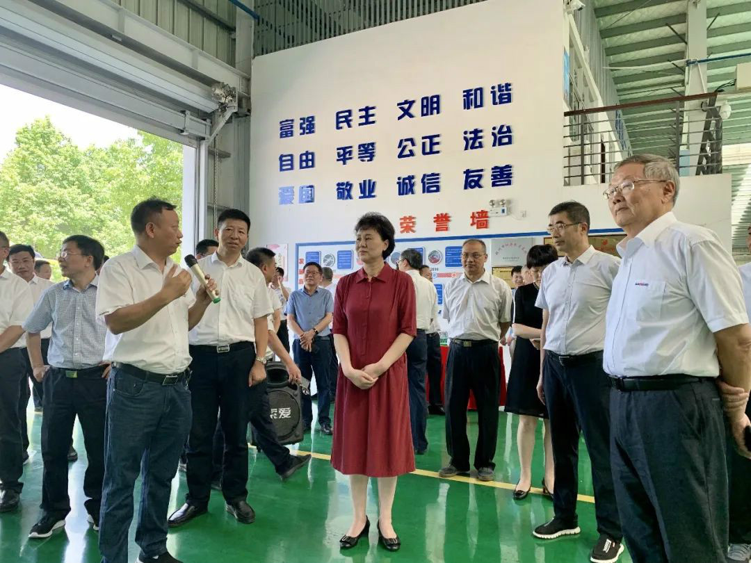 省委常委、統(tǒng)戰(zhàn)部部長黃蘭香考察調(diào)研山河科技