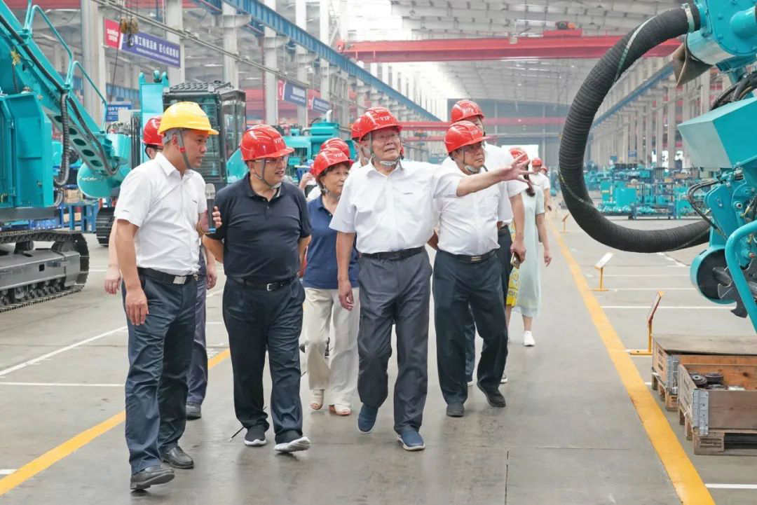 省人大常委會(huì)黨組副書(shū)記、副主任王柯敏調(diào)研山河智能