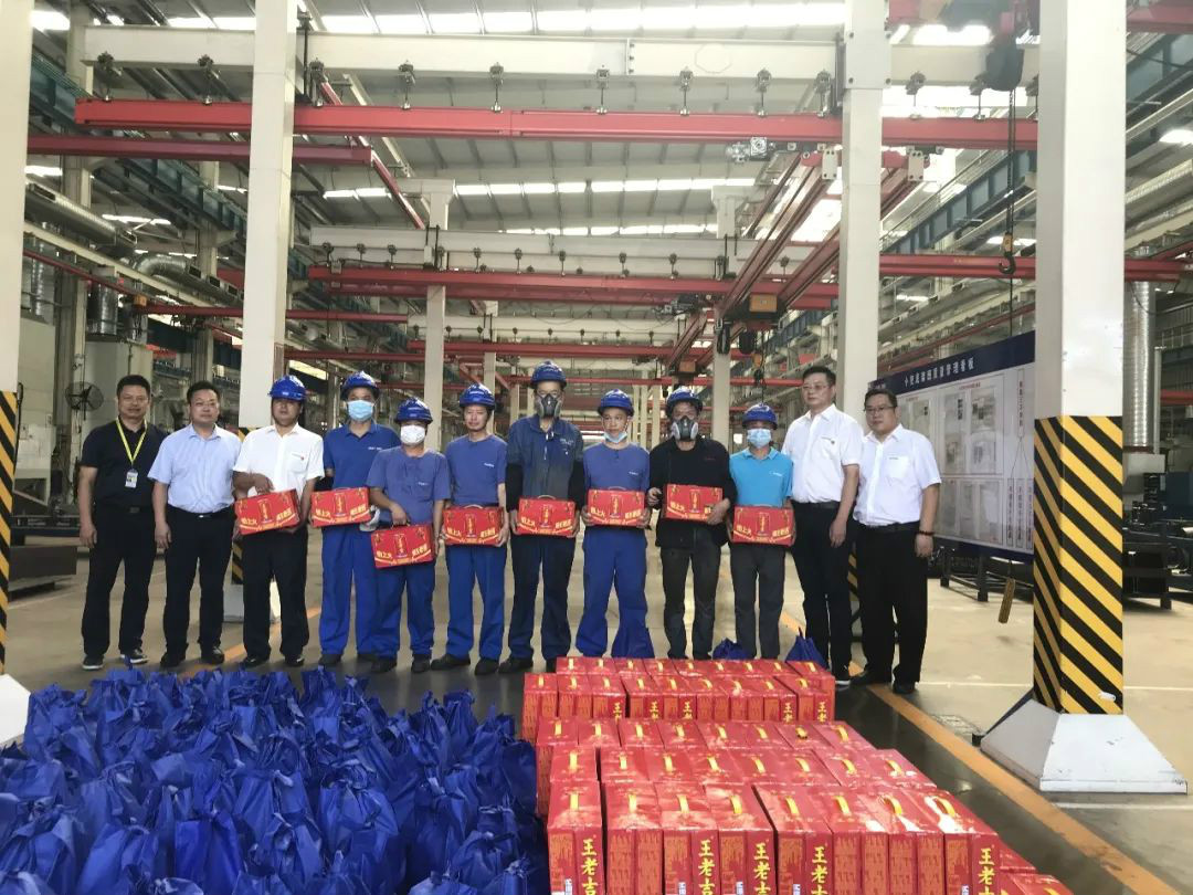 夏日炎炎送清涼，區(qū)總關(guān)懷暖人心