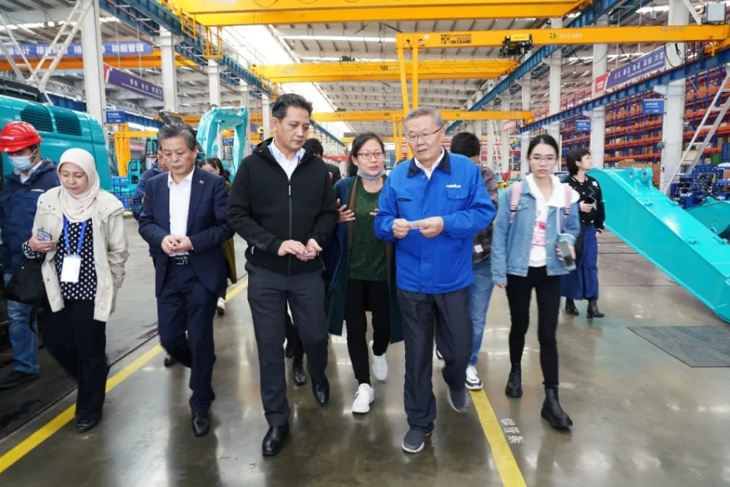 東盟聯(lián)合參訪團考察山河智能