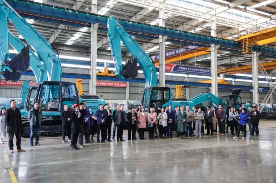 民主黨派湖南省委機關青工委團隊一行考察山河智能