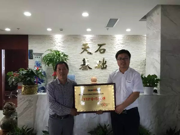 一路相隨，山河智能伴他功成名就