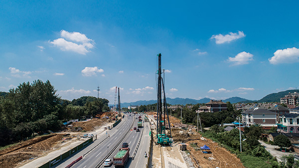 山河智能挖掘機(jī)，一臺(tái)頂幾臺(tái)！