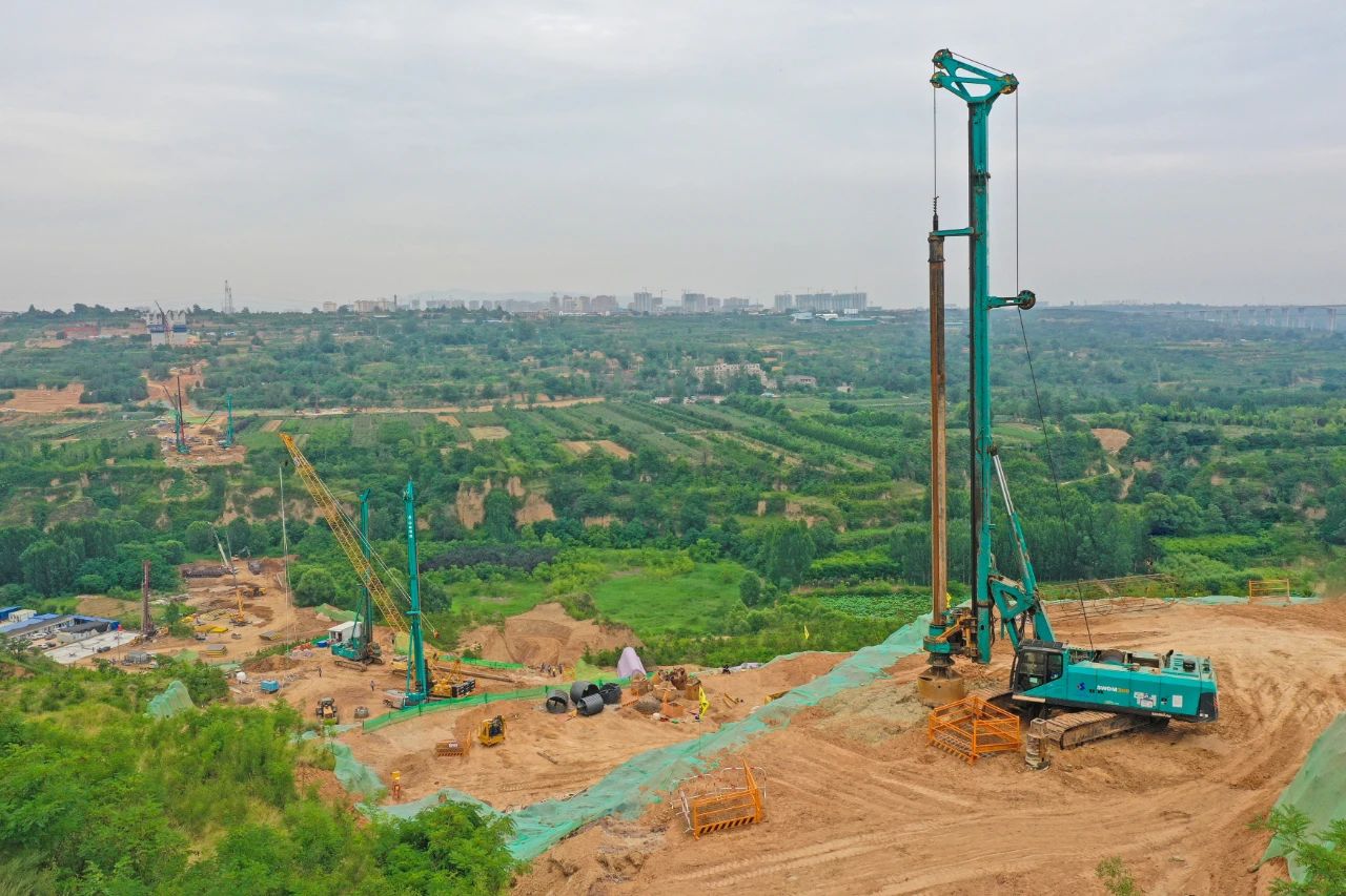 天塹施工，玉皇閣二號特大橋樁基主力軍是山河智能旋挖鉆機 | 百年風華筑錦繡山河（3）