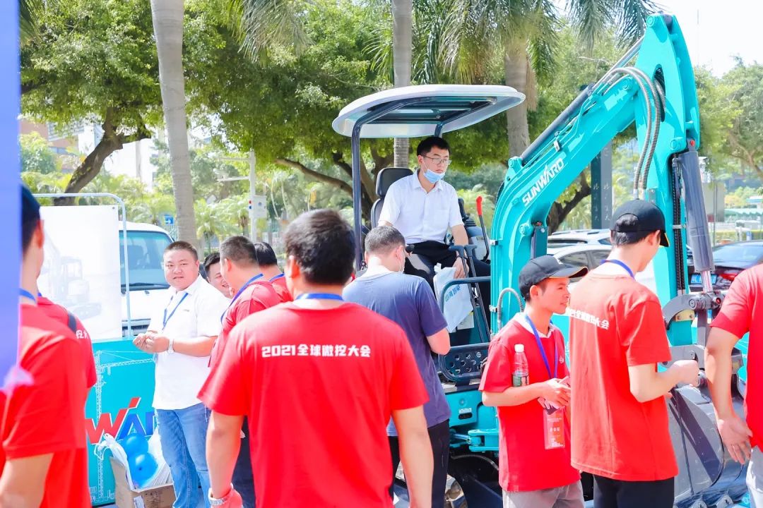 共享微挖新視界！山河智能微挖三大王牌產(chǎn)品齊聚2021全球微挖大會(huì)