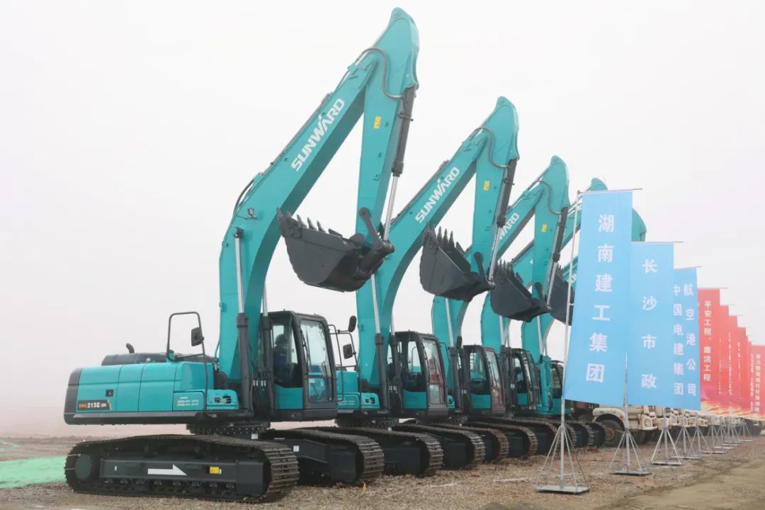 “山河綠”精彩亮相！山河智能裝備全面助力長(zhǎng)沙機(jī)場(chǎng)改擴(kuò)建項(xiàng)目