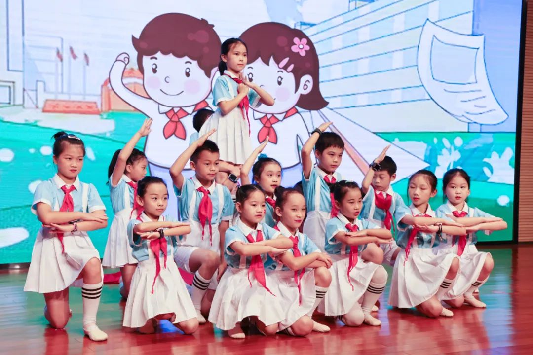 繽紛“暑”假，不負(fù)所“托”！山河智能職工子女暑期托管班結(jié)業(yè)啦